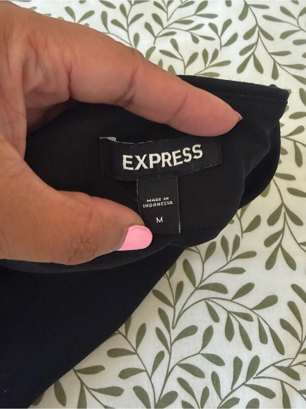 Express Black One Shoulder Crop Top - Picture 6 of 7